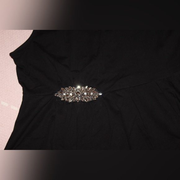 Express Women’s Sleeveless Blouse Rhinestone Brooch Accent Large Peplum - Picture 2 of 4